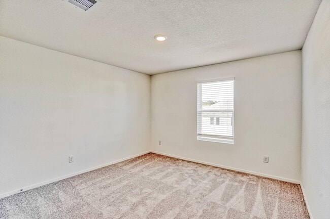 Building Photo - 11430 Forest W St