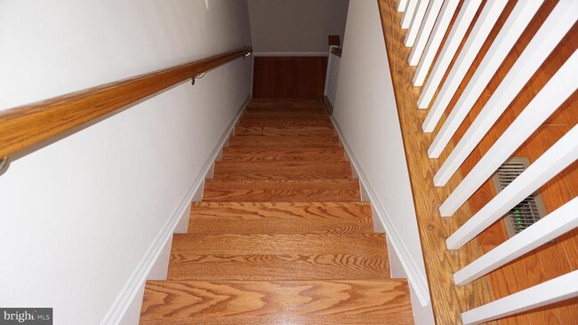 Building Photo - 405 Main St