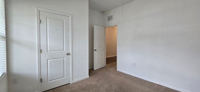 Building Photo - 15660 Merlin Ave