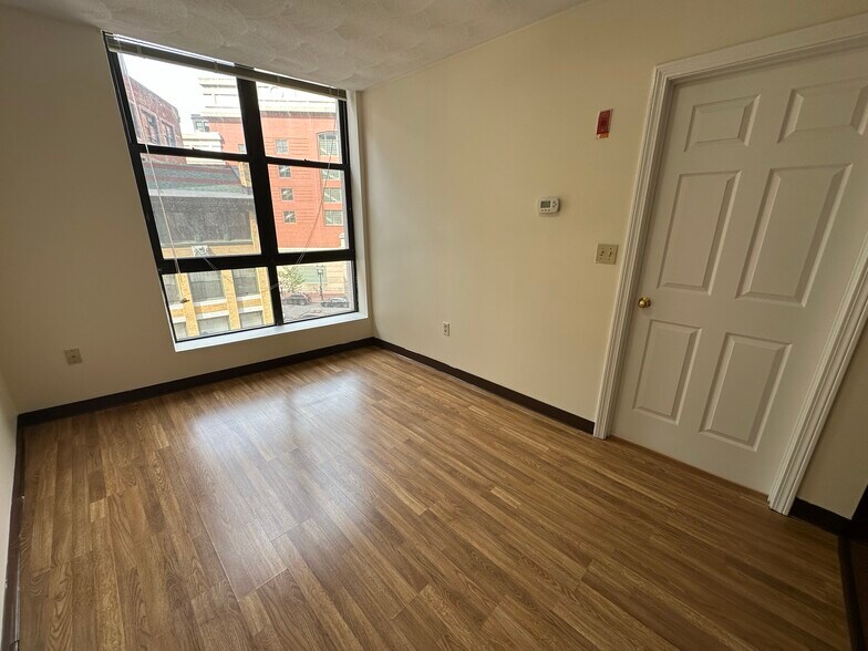 Building Photo - 68 Essex St