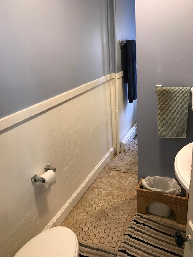 Building Photo - 387 Cambridge St