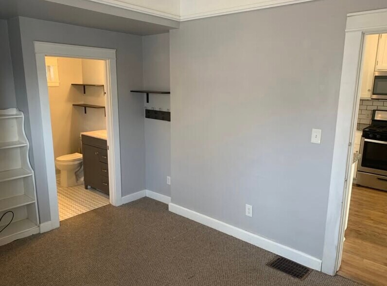 Building Photo - 212 Teller Ave