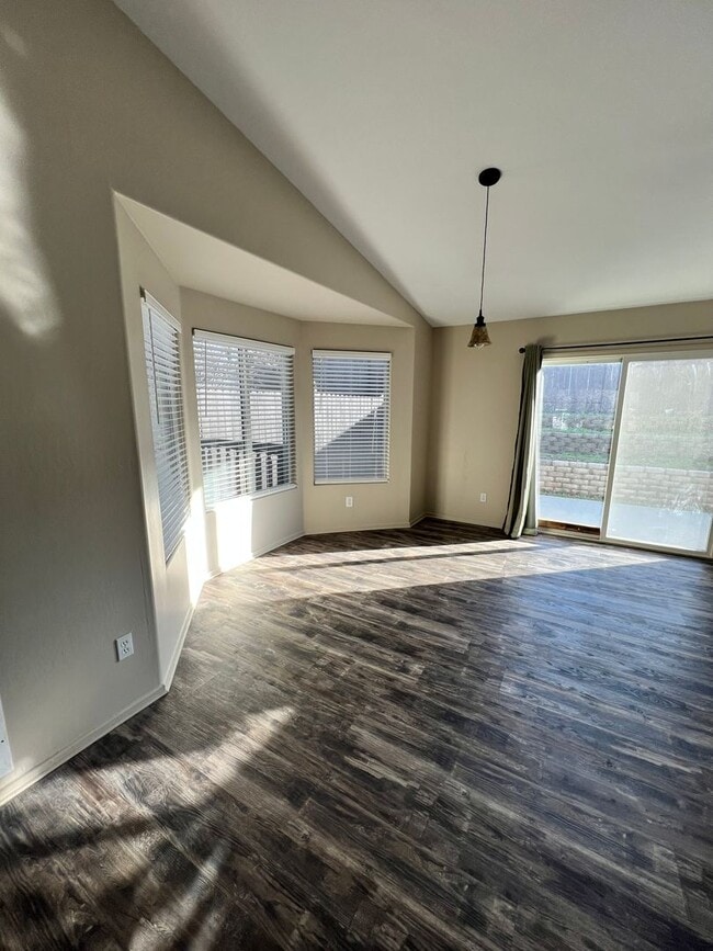 Building Photo - 412 Apple Way
