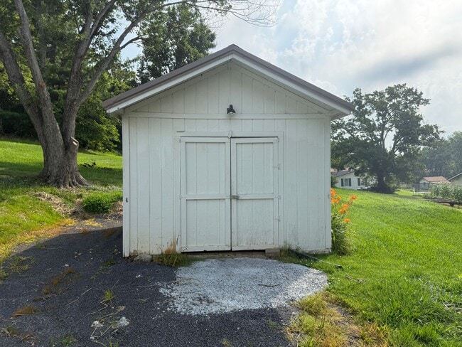 Building Photo - 3 Bedroom 2 Bathroom Home in Greeneville, TN