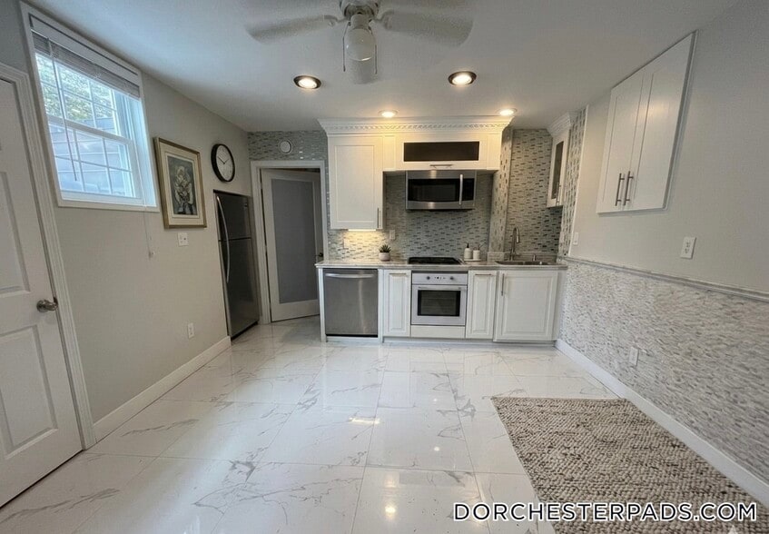 Building Photo - 235 Savin Hill Ave