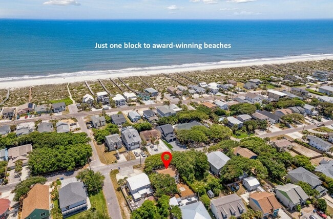 Building Photo - Walk To The Beach!