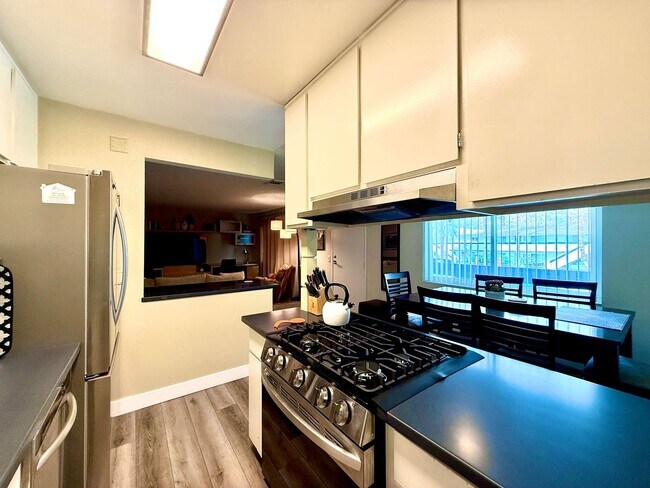 Building Photo - Sandstone Villas, Canyon Corridor,Seasonal Furnished