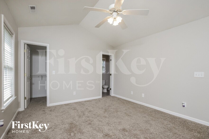 Building Photo - 6107 Black Willow Dr