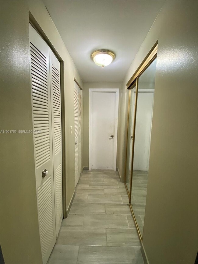 Building Photo - 443 NE 195th St