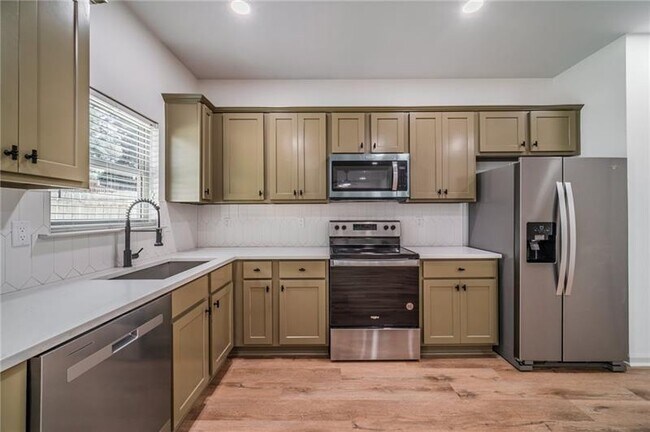Building Photo - 796 Grenier Terrace NE