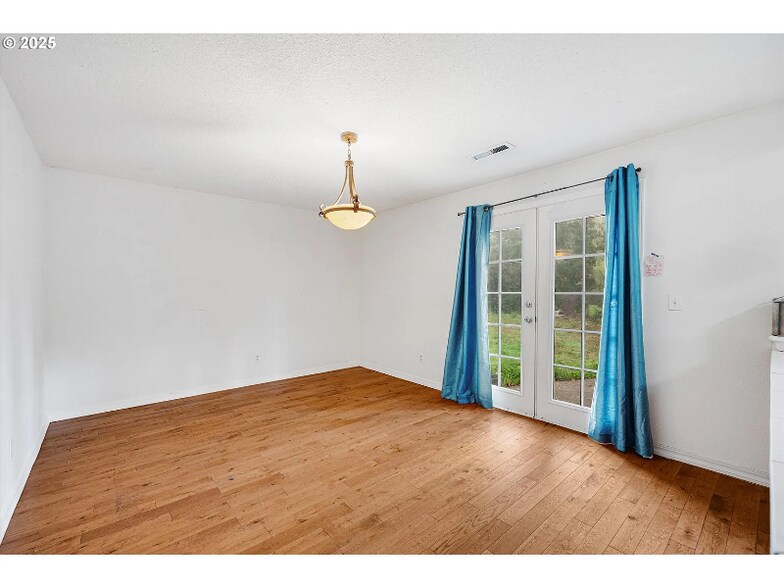 Building Photo - 6060 SW 170th Ave