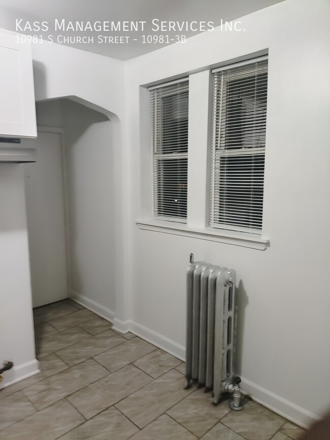 Building Photo - Charming and Spacious 1bed! Heat Included!