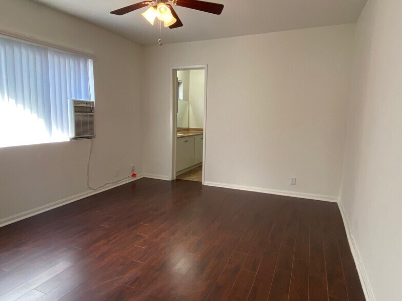 Building Photo - 10745 Hortense St