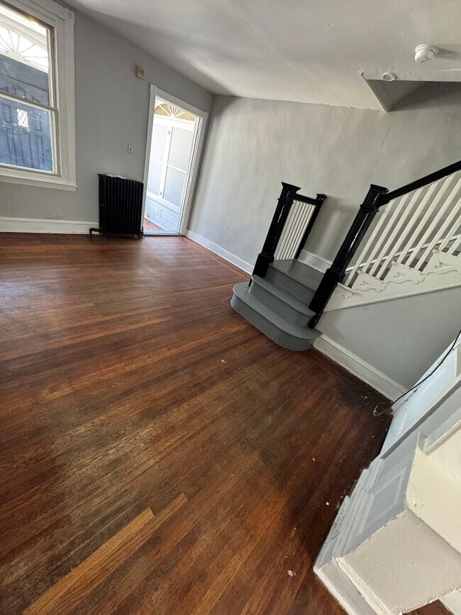 Building Photo - Charming 3BR Home with Private Fenced Yard  Cozy Comfort