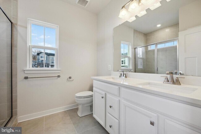 Building Photo - 223 Avalon Dr