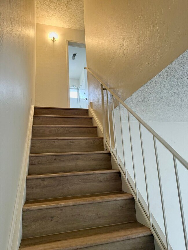 Building Photo - $2,790 / 2 BR - FULLY REMODELED TOWNHOME IN HAYWARD