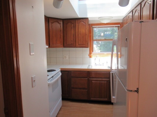 Building Photo - 43 Pleasant St