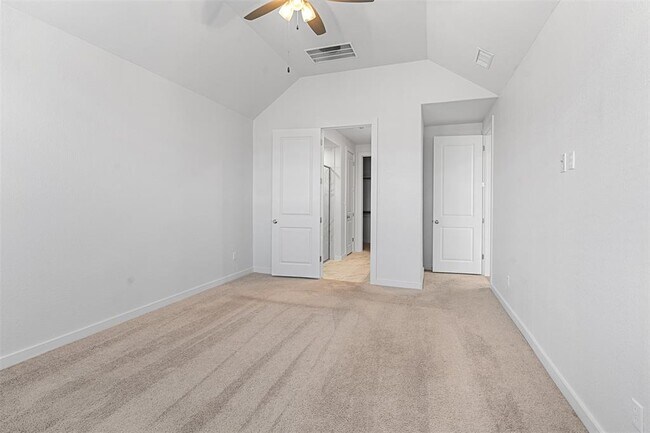 Building Photo - 121 Rangel Dr