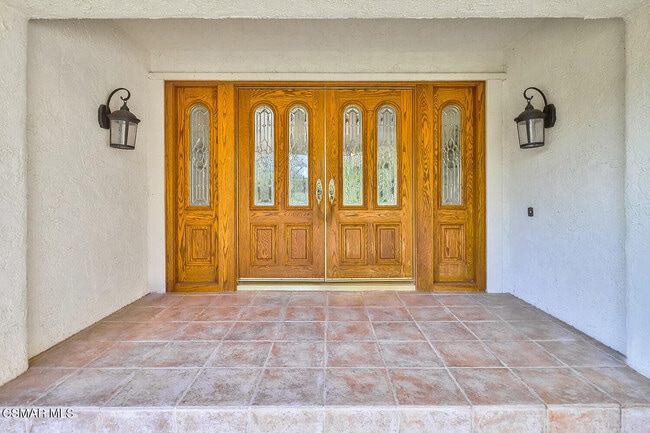 Building Photo - 4082 Avenida Verano