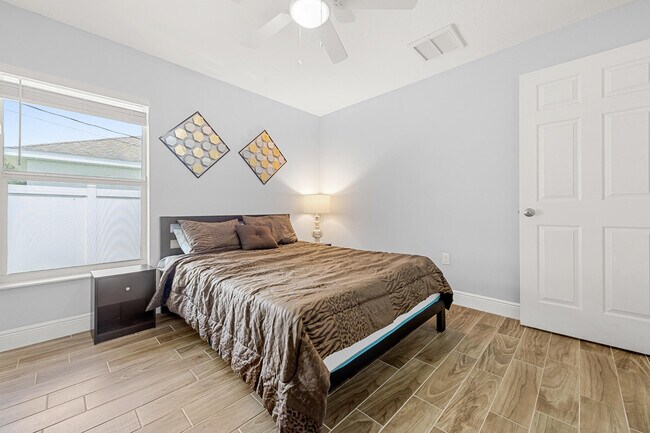 Building Photo - 1280 SW Kalevala Dr