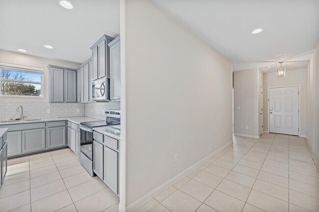 Building Photo - 313 Michaelis Dr