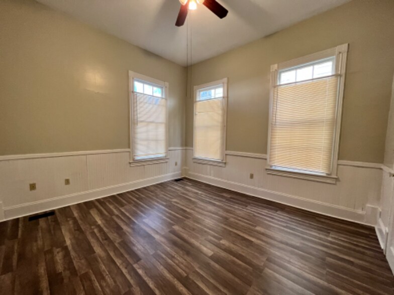 Building Photo - 316 W Duffy St