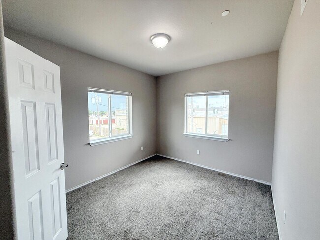 Building Photo - Delightful 3-Bedroom Retreat with Inviting...