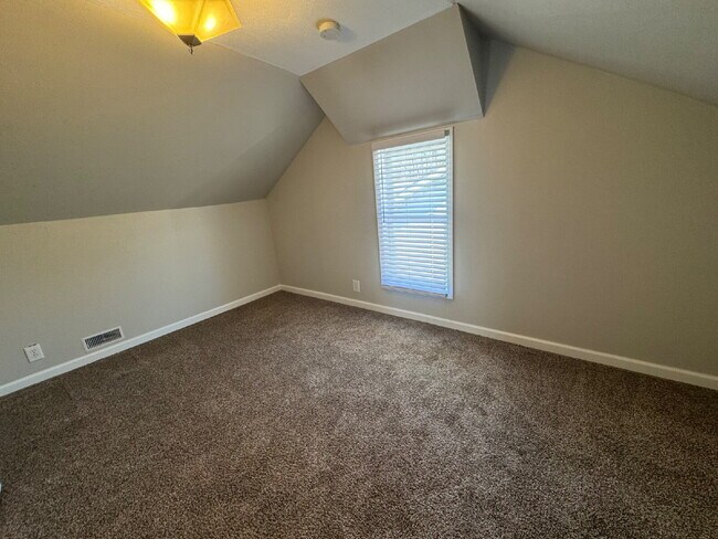 Building Photo - “Room to Grow!” — Spacious 3 Bed + Bonus Rooms in Pawnee