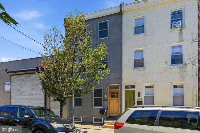 Building Photo - 2009 E Sergeant St