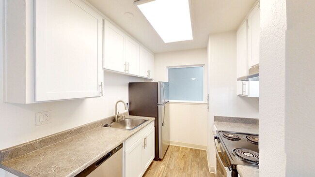 Building Photo - 521 Alameda del Prado