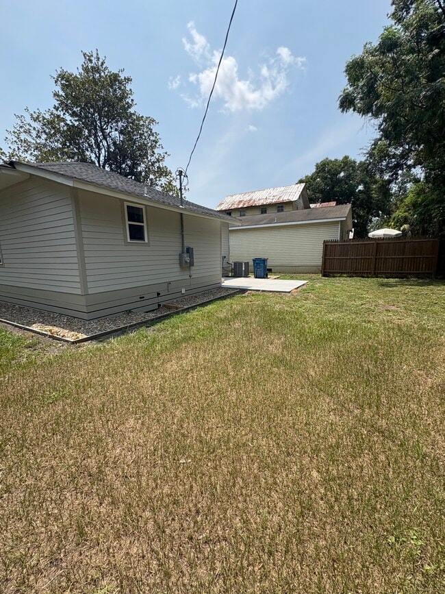 Building Photo - 211 Dartmouth-
