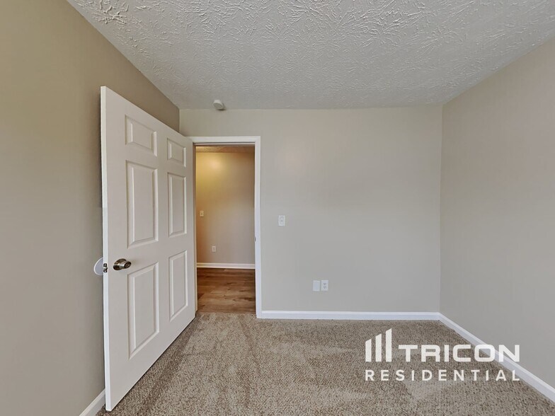 Building Photo - 203 Woodcreek Way