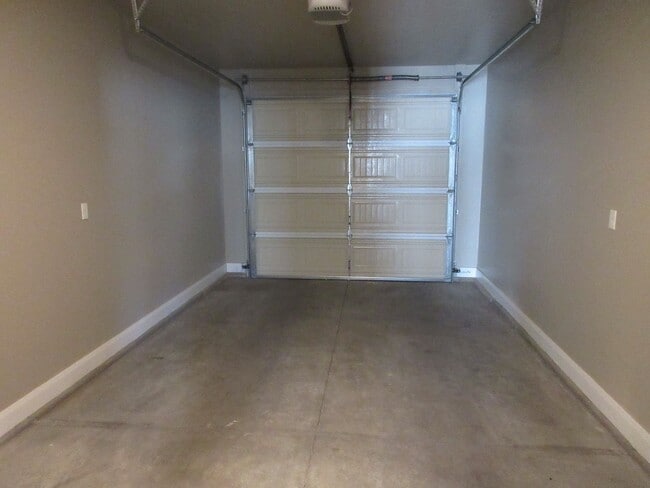 Building Photo - 3 bedroom, 2 bath - in the heart of Cedar ...