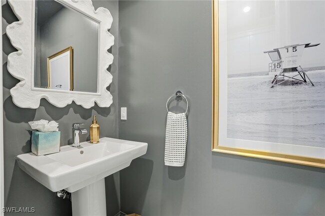 Building Photo - 1125 Central Ave