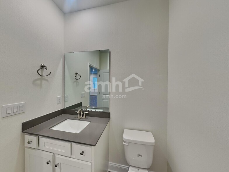 Building Photo - 2513 Feather Crst Dr