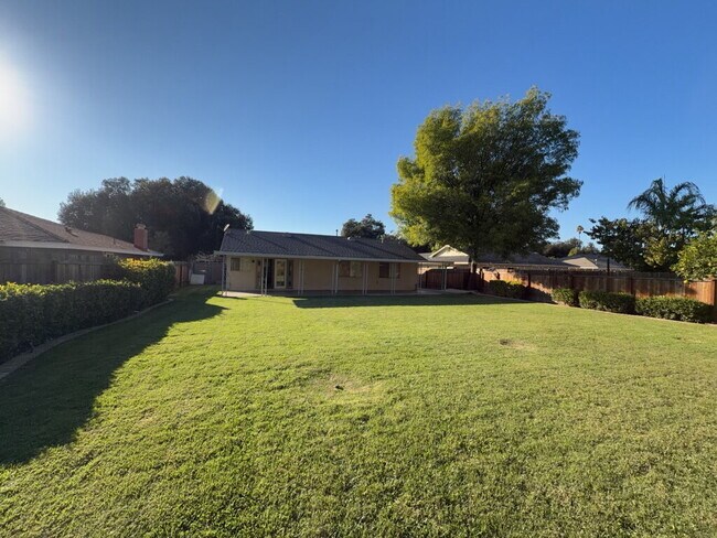 Building Photo - "Charming Riverside Retreat: Spacious 4-Be...