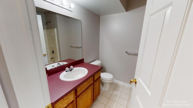 Building Photo - 2666 S Knightsbridge Cir