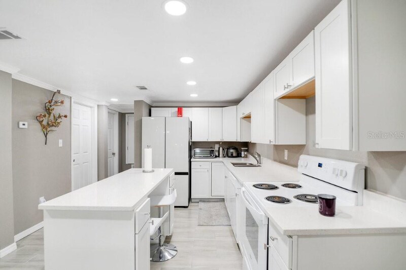 Building Photo - 2907 E Washington St