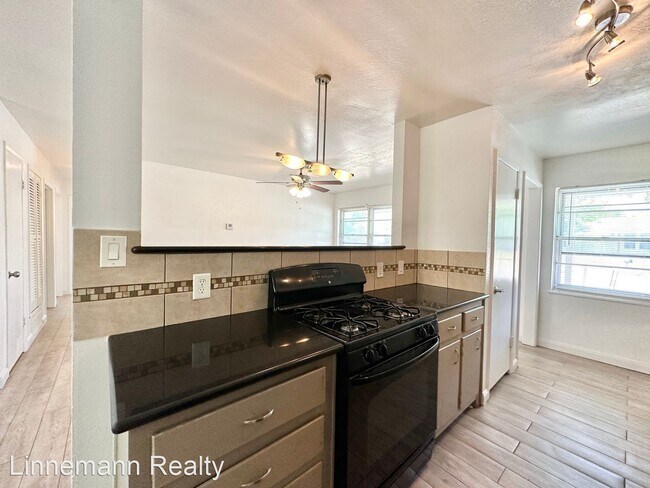 Building Photo - 3 br, 1.5 bath House - 707 S. 13th St