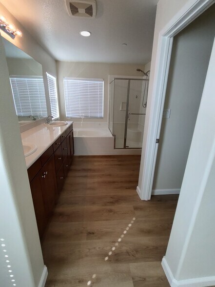 Building Photo - 5421 Carrotwood Ave