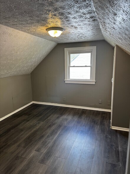 Building Photo - 4076 Prescott Ave