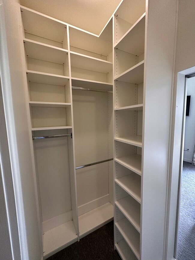 Building Photo - 200 Manufacturers Rd Unit. 701