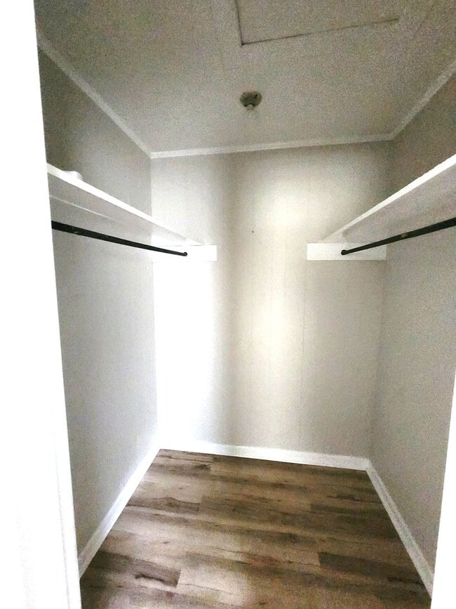 Building Photo - N Kerr Avenue - Duplex home - Move In Read...