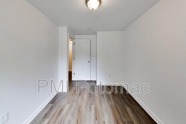 Building Photo - 9391 Chadburn Pl