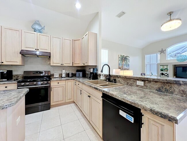 Building Photo - 1343 Shoreline Cir
