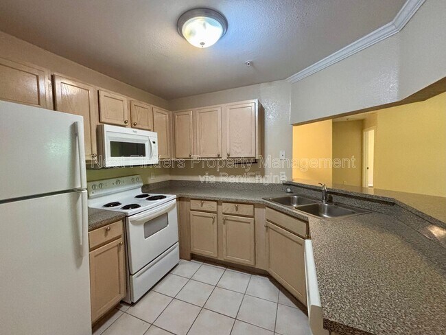 Building Photo - 7800 Point Meadows Dr