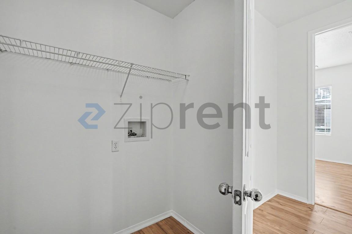 Building Photo - Unit