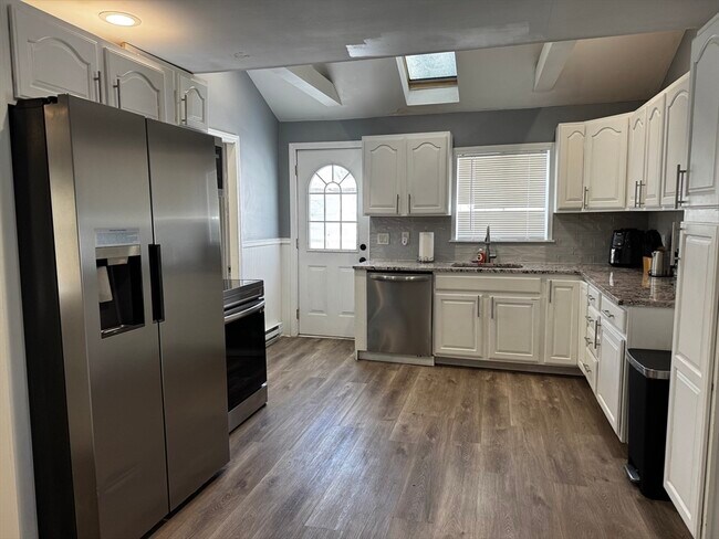 Building Photo - 6 Chamberlain Rd