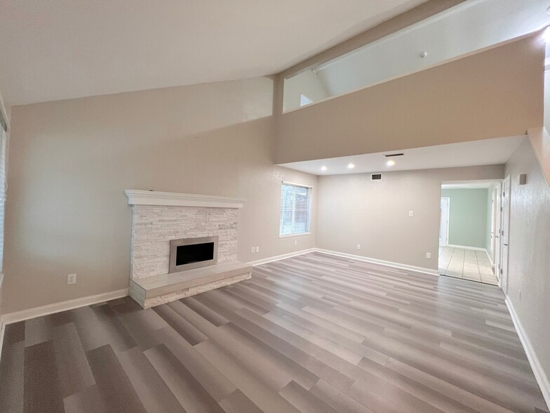 Building Photo - 2313 Placid Dr