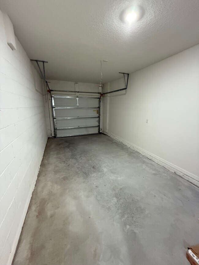 Building Photo - 651 Meadows Edge Pl